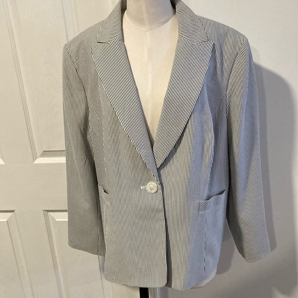 Le Suit Separates seersucker jacket 18W